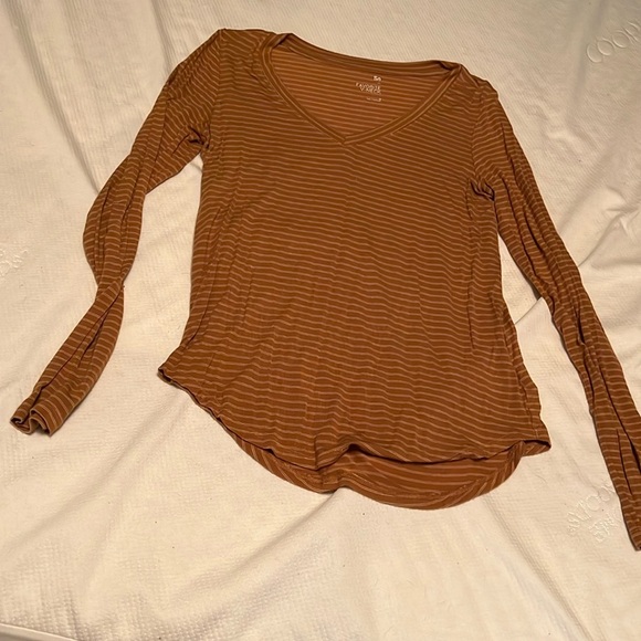 Favorite V-Neck Tee Long Sleeve Size Small - Picture 1 of 3